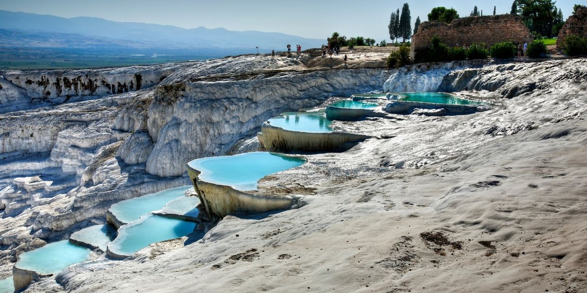 Pamukkale: białe tarasy, gorące źródła i starożytne ruiny Hierapolis