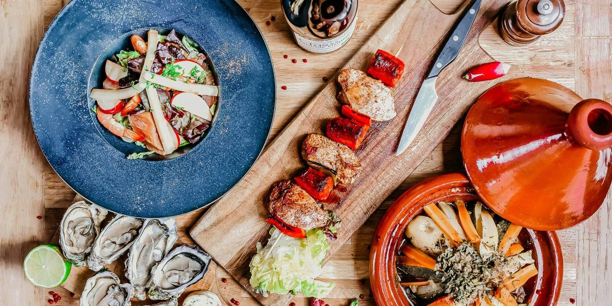 Kulinarna podróż po Marrakeszu: przewodnik po smakach Czerwonego Miasta