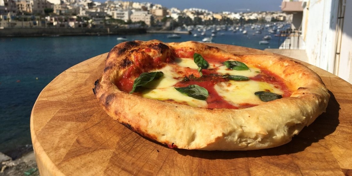 Street food w Neapolu: 10 dań, których musisz spróbować