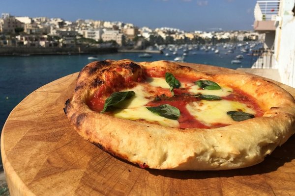 Street food w Neapolu: 10 dań, których musisz spróbować