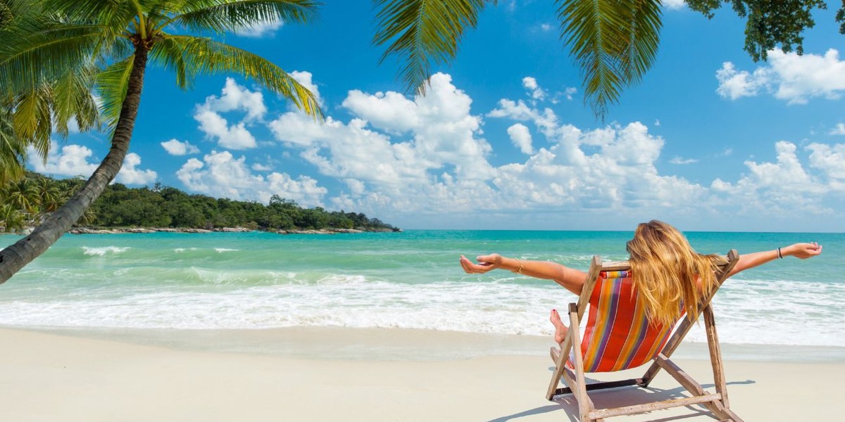 Gdzie lecieć na wakacje w październiku? 10 inspirujących kierunków na jesienną przygodę