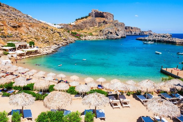 Najpiękniejsze plaże Rodos – gdzie warto plażować na wyspie słońca?