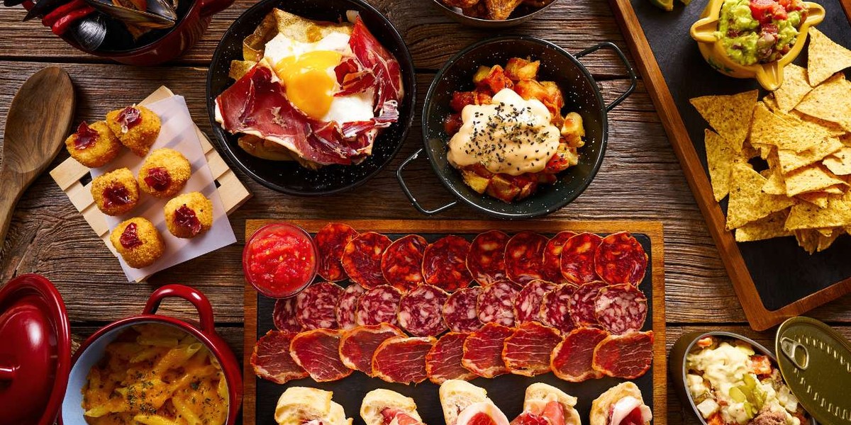 Jakie tapas zamówić w Hiszpanii? Praktyczny przewodnik